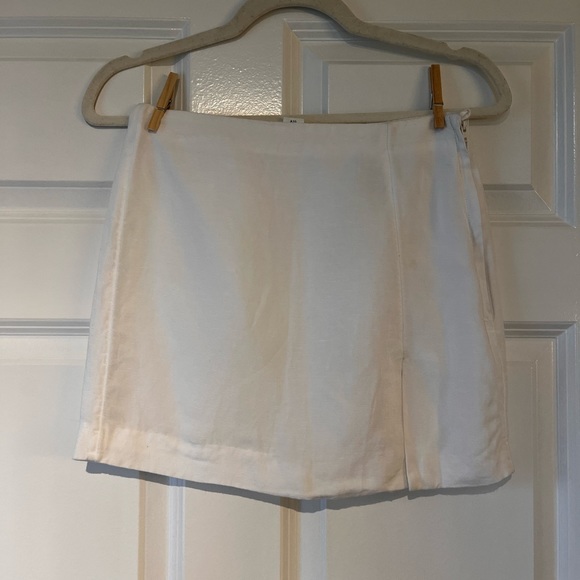 White linen mini skirt - Picture 1 of 3